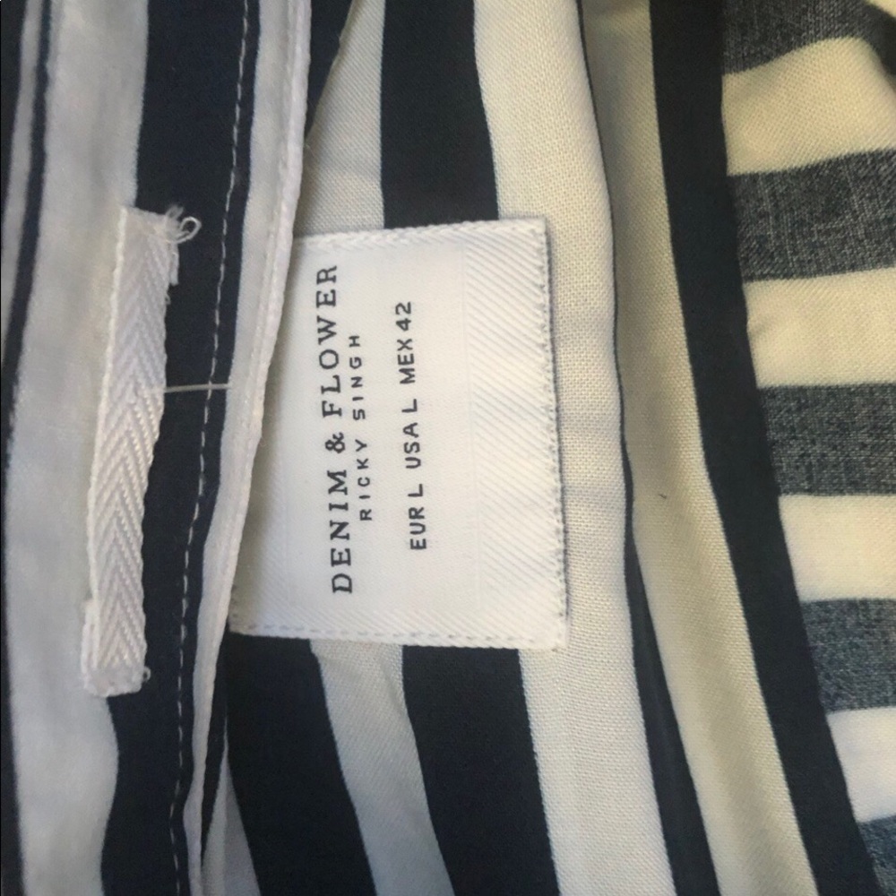 Button down - Picture 3 of 3